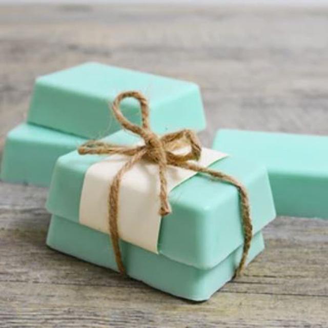 Deluxe Natural Melt & Pour Kit - Soap supplies,Soap supplies Canada,Soap supplies Calgary, Soap making kit, Soap making kit Canada, Soap making kit Calgary, Do it yourself soap kit, Do it yourself soap kit Canada,  Do it yourself soap kit Calgary- Soap and More the Learning Centre Inc